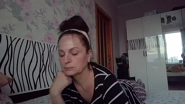 LindaStarS online show from April 2026 04:59:01 PM