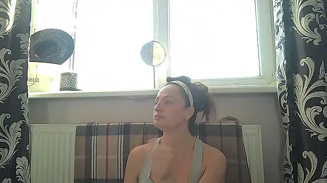 LindaStarS online show from April 2026 04:23:02 PM
