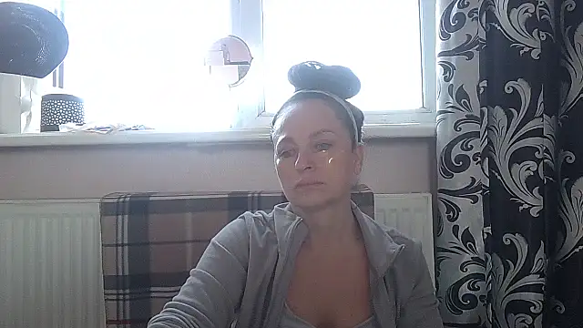 LindaStarS online show from May 2026 04:28:02 AM