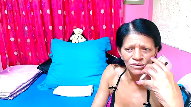 Snapshot of SLUTTYROXY chatting on January 2025 04:33:01 PM SLUTTYROXY online show from January 2025 04:33:01 PM