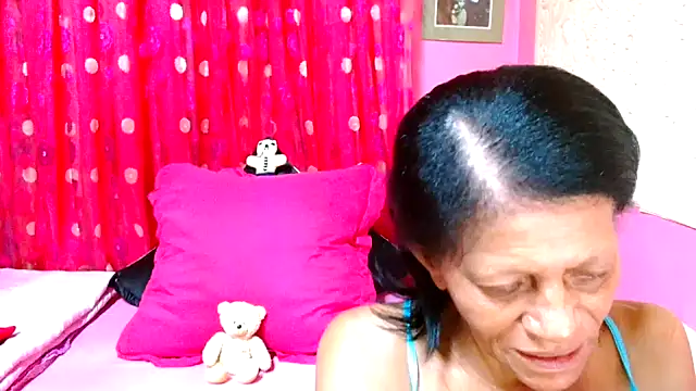 Snapshot of SLUTTYROXY chatting on January 2025 03:37:02 AM SLUTTYROXY online show from January 2025 03:37:02 AM