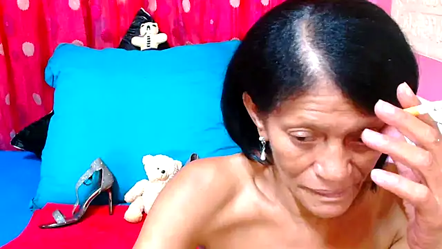 Snapshot of SLUTTYROXY chatting on January 2025 06:07:01 AM SLUTTYROXY online show from January 2025 06:07:01 AM