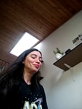 Snapshot of loveuu-bae chatting on February 2025 10:09:02 PM loveuu-bae online show from February 2025 10:09:02 PM