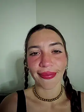 Snapshot of loveuu-bae chatting on December 2025 01:15:02 AM loveuu-bae online show from December 2025 01:15:02 AM