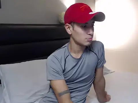 Snapshot of RetainedHound chatting on September 2025 09:20:01 PM RetainedHound online show from September 2025 09:20:01 PM