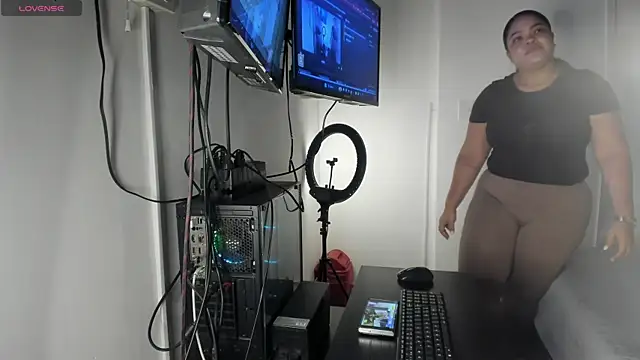 moonsweet1 online show from May 2026 06:26:02 PM