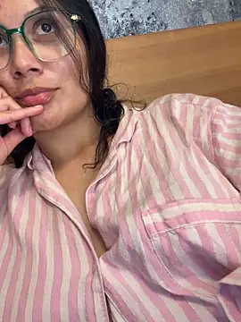 kinky milaxh online show from February 2026 03:01:01 AM