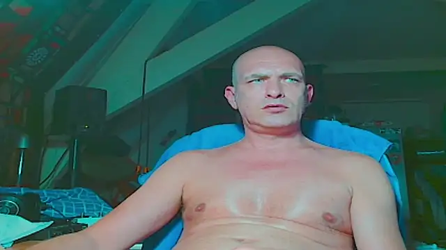 Snapshot of maxhard77 chatting on May 2026 10:33:02 PM maxhard77 online show from May 2026 10:33:02 PM