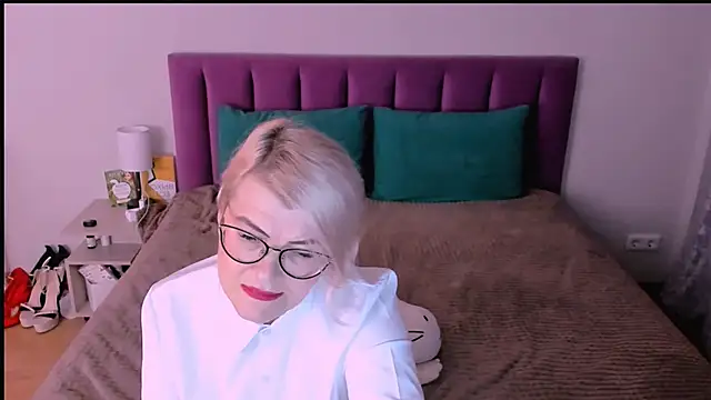 sabrinamacmarren online show from November 2025 02:28:01 PM