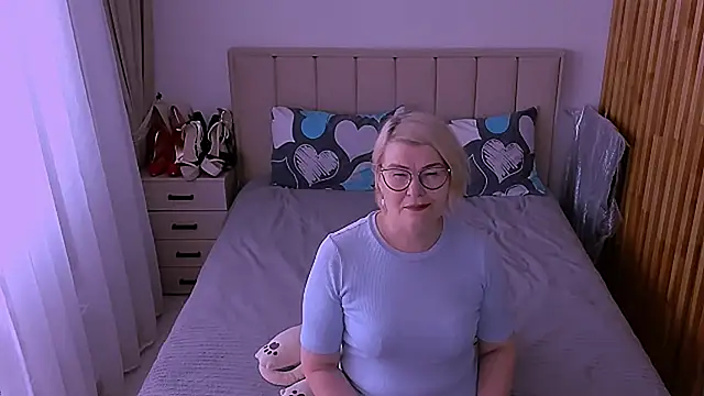 sabrinamacmarren online show from June 2026 01:24:02 PM