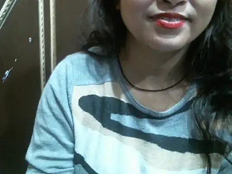 Snapshot of UrsMansi chatting on December 2024 04:25:01 AM UrsMansi online show from December 2024 04:25:01 AM