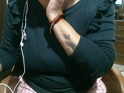 Snapshot of UrsMansi chatting on November 2025 04:35:01 AM UrsMansi online show from November 2025 04:35:01 AM