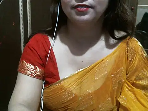 Snapshot of UrsMansi chatting on November 2025 05:28:02 AM UrsMansi online show from November 2025 05:28:02 AM