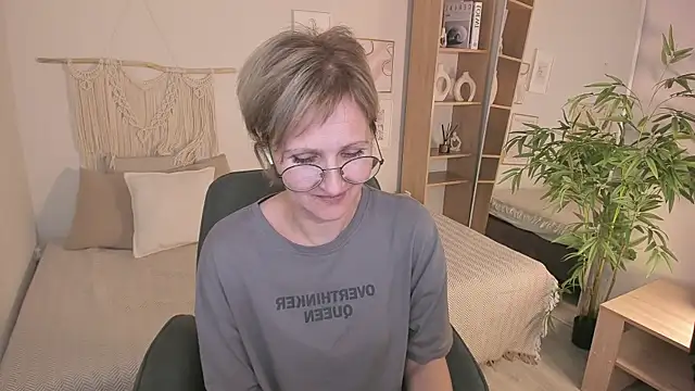 Paris Cherry online show from October 2025 08:26:01 PM