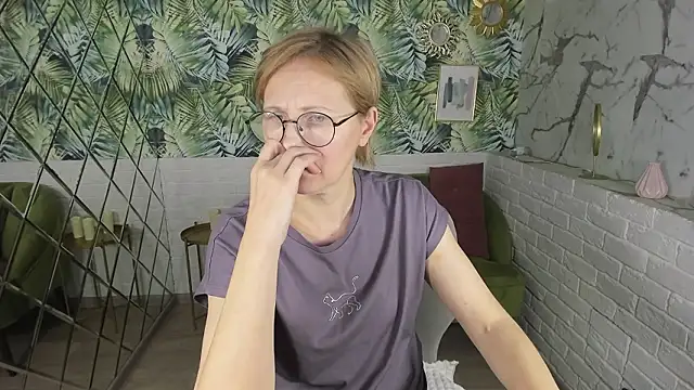 Snapshot of Paris_Cherry chatting on January 2026 07:11:01 PM Paris Cherry online show from January 2026 07:11:01 PM