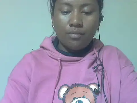 cutybigass online show from June 2026 06:28:01 PM