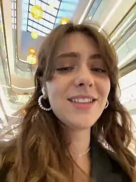 Snapshot of MariiD chatting on December 2024 08:33:02 AM MariiD online show from December 2024 08:33:02 AM