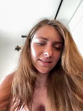 Snapshot of MariiD chatting on October 2025 09:04:02 AM MariiD online show from October 2025 09:04:02 AM