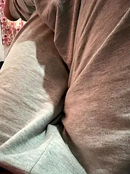 Snapshot of Randy642001 chatting on November 2025 10:48:01 AM Randy642001 online show from November 2025 10:48:01 AM