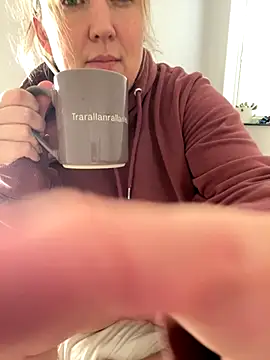 Anna Alexa online show from November 2025 01:00:01 PM