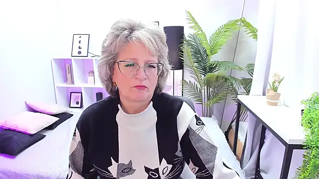 Snapshot of EvelynJoyful chatting on October 2025 05:15:01 AM EvelynJoyful online show from October 2025 05:15:01 AM