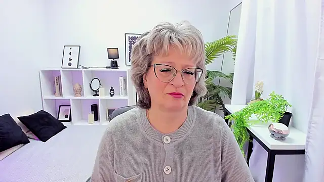 EvelynJoyful online show from November 2025 05:17:02 AM