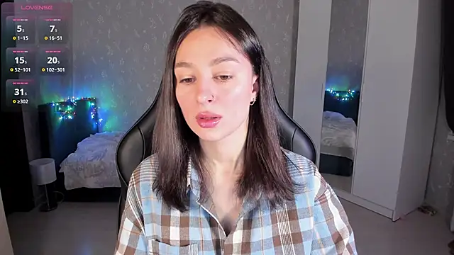 Snapshot of EllaFresh chatting on February 2026 05:04:01 AM EllaFresh online show from February 2026 05:04:01 AM