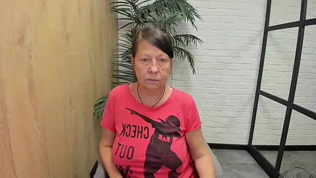 Snapshot of LindaPassionate chatting on September 2025 01:12:02 PM LindaPassionate online show from September 2025 01:12:02 PM