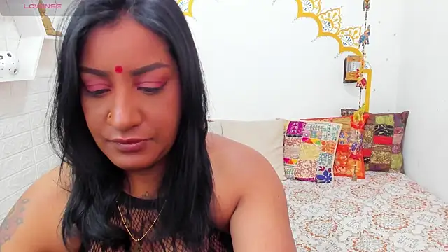 LadyNahir online show from May 2026 03:12:01 AM