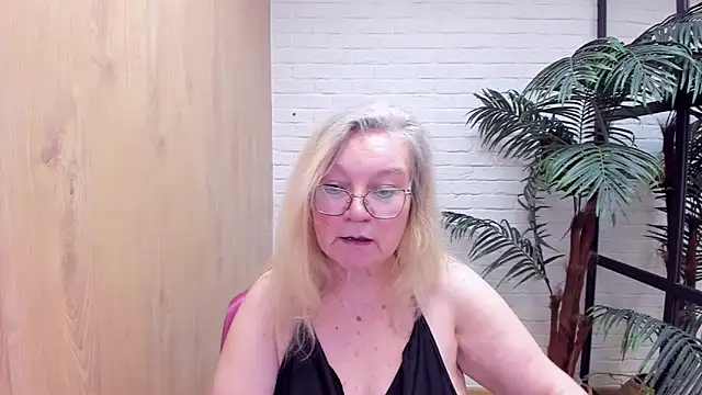 Snapshot of NataliMellow chatting on December 2024 04:25:01 PM NataliMellow online show from December 2024 04:25:01 PM