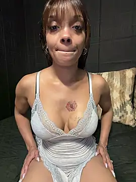Rakiyahcharms online show from June 2026 07:06:02 PM