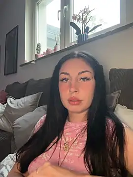 Estherjizz online show from May 2026 06:20:01 PM