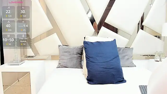 Snapshot of MilfVictoria chatting on October 2025 11:58:01 PM MilfVictoria online show from October 2025 11:58:01 PM