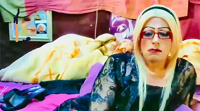 Goldeena online show from January 2025 02:41:01 AM