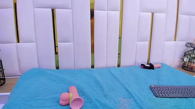 cristinapuerta  online show from December 2024 06:10:02 PM