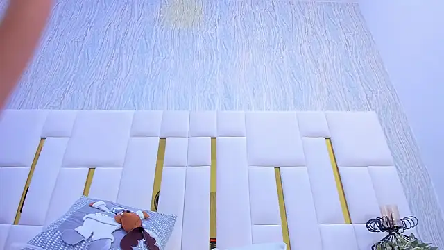 cristinapuerta  online show from December 2024 06:01:02 PM