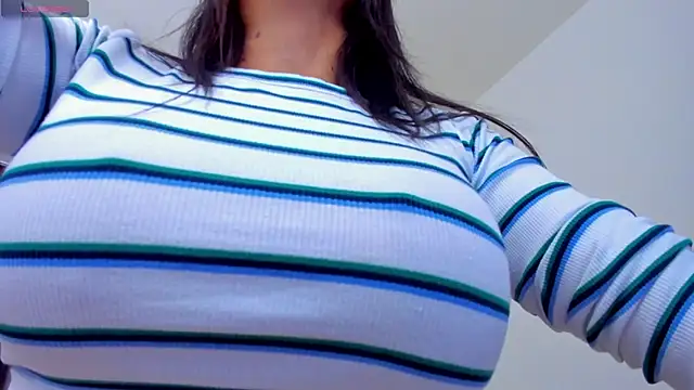 Snapshot of Sarah_Stone_ chatting on January 2025 10:45:01 PM Sarah Stone online show from January 2025 10:45:01 PM