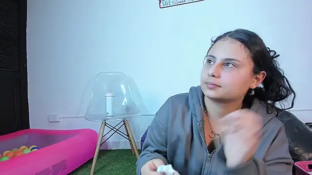 AbbyTaylorr online show from November 2025 09:04:01 PM