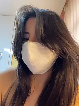 Snapshot of White-Petite chatting on February 2026 01:15:01 PM White-Petite online show from February 2026 01:15:01 PM