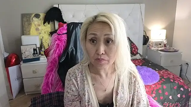 RoxalanaStar online show from June 2026 07:05:01 PM