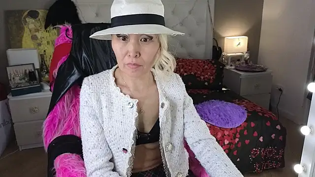 RoxalanaStar online show from June 2026 10:19:01 AM
