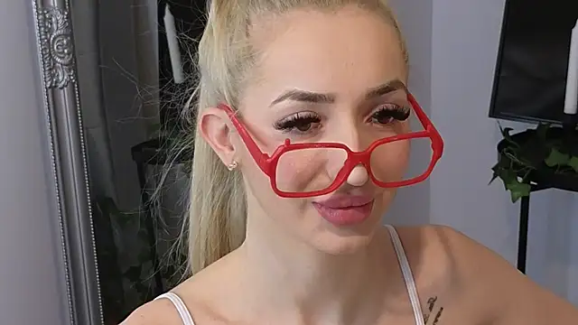 JuliaJuliette online show from February 2025 08:55:01 PM