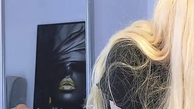 Snapshot of JuliaJuliette chatting on November 2025 01:32:01 PM JuliaJuliette online show from November 2025 01:32:01 PM