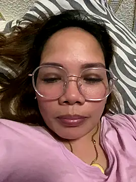 Snapshot of BURBERRY69 chatting on October 2025 05:11:01 PM BURBERRY69 online show from October 2025 05:11:01 PM