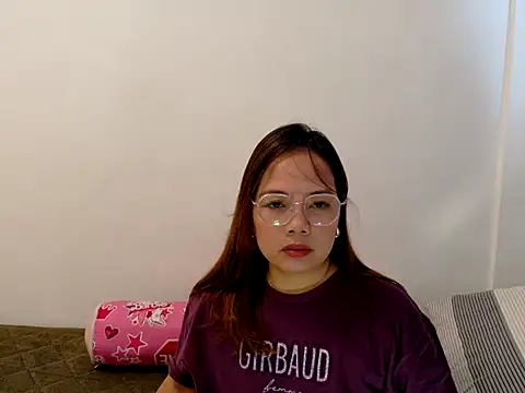 BURBERRY69 online show from April 2026 01:07:02 AM