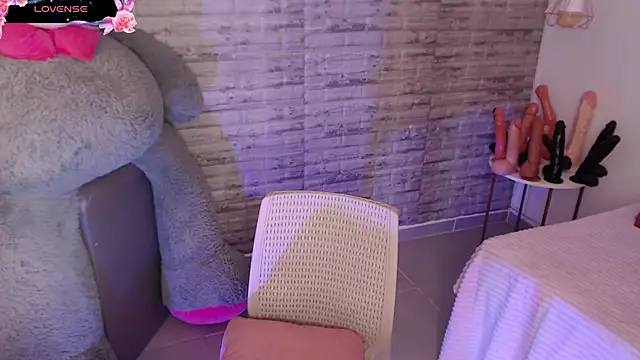 TinnaCobb online show from December 2025 02:46:02 PM