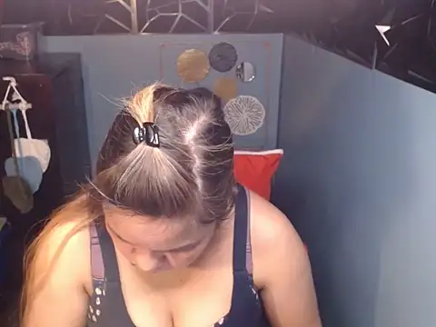 ambersmile online show from October 2025 10:58:02 AM