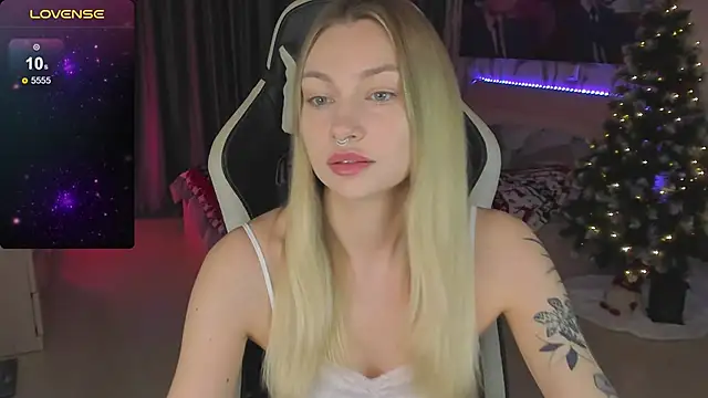 BiMolly online show from January 2025 05:05:02 PM