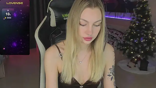 BiMolly online show from January 2025 11:02:02 PM