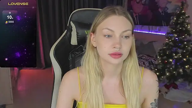 BiMolly online show from February 2025 10:42:01 PM